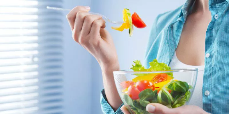 خوردن مواد غذایی سالم و مناسب برای رژیم