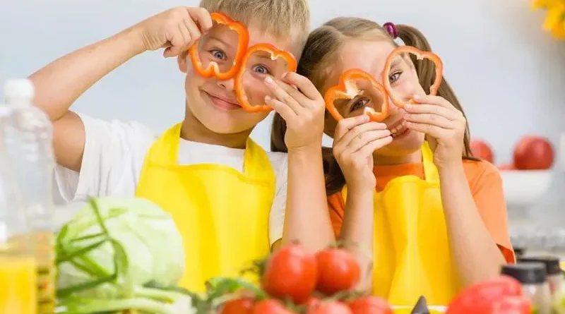 بهترین تغذیه کودکان: مواد غذایی ضروری برای رشد سالم آن‌ها