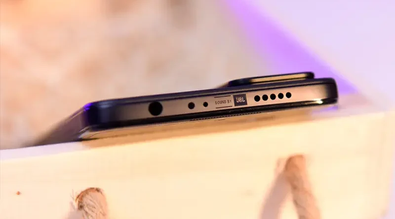 حفره بالای گوشی‌های شیائومی چیست و چه کاربردی دارد؟