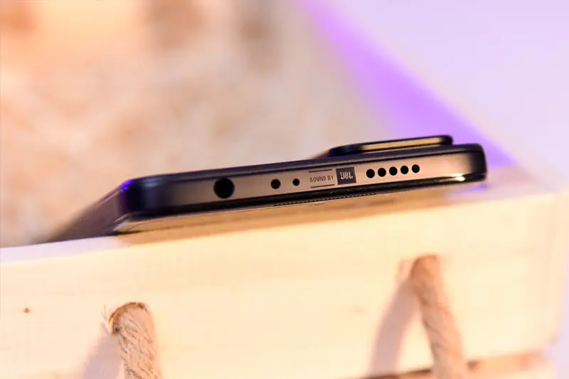 حفره بالای گوشی‌های شیائومی چیست و چه کاربردی دارد؟