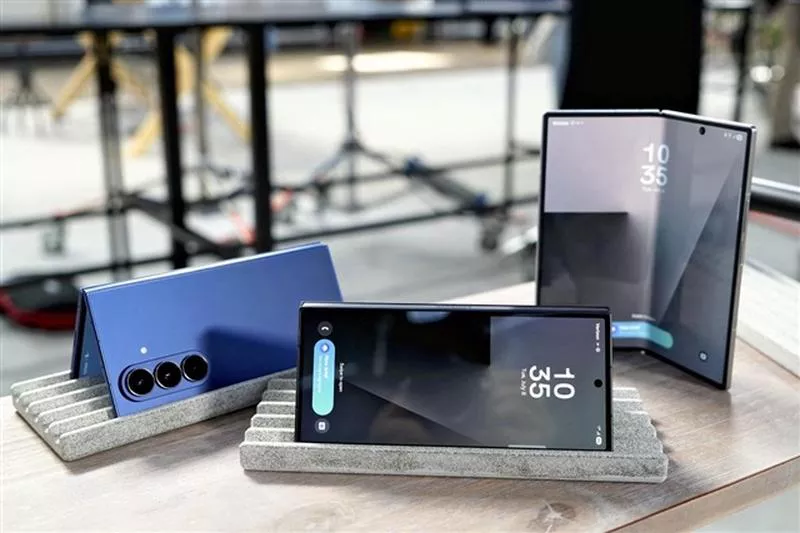 رقابت سامسونگ Wide Fold با آیفون تاشوی اپل شدت می‌گیرد